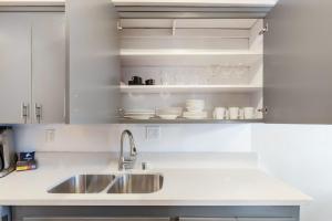 Brentwood 1BR w Pool nr UCLA Medical Center LAX-220