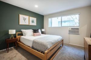 Brentwood 1BR w Pool nr UCLA Medical Center LAX-220