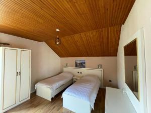 Standard Twin Room room in Hotel Margjeka