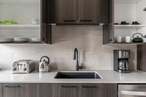 W Loop Studio w Gym Pool nr Restaurant Row CHI-234