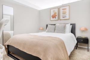 Lovely Loop 1BR w Doorman Gym nr L CHI-710