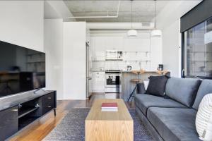 River N 1BR w Gym Pool WD nr Mag Mile CHI-440