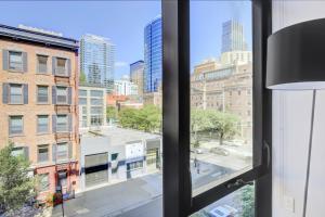 River N 1BR w Gym Pool WD nr Mag Mile CHI-440