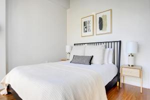 River N 1BR w Gym Pool WD nr Mag Mile CHI-440