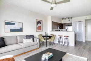 Little Havana 1br w pool gym near restaurants MIA-48