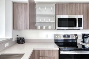 Little Havana 1br w pool gym near restaurants MIA-48