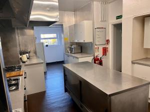 Single Room with Private Bathroom room in Hotel Katherine