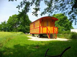 Tentes de luxe La roulotte du Leff : photos des chambres