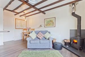 Badgers Cottage with stunning lake & mountain views