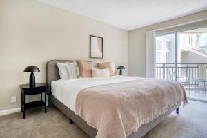 Santa Clara 2BR w WD Gym Pool Apple shuttle SFO-599