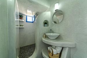 Elegant Cycladic Villa