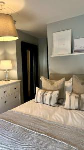 Prince Arthur Apartment