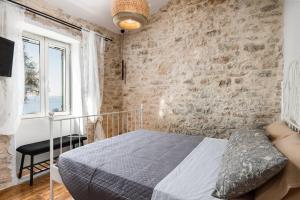 The Greystone Seaview House by Konnect