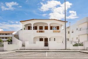 Sunny Albufeira - 5min to the beach by LovelyStay