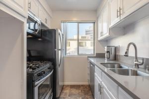 Brentwood 1BR w Outdoor Pool nr UCLA Downtown LAX-188