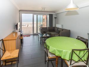 Apartment with terrace on the seafront promenade