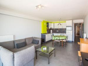 Apartment with terrace on the seafront promenade