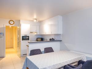 Flat near Zeedijk with Cozy Terrace