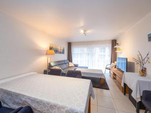 Flat near Zeedijk with Cozy Terrace