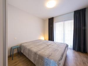 Modern apartment with direct sea view