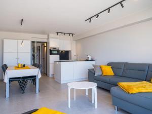 Apartment with 3 bedrooms and sea view