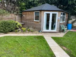 Garden lodge - Allesley