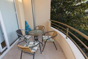 Apartment in Tucepi with terrace, air conditioning, WiFi, washing machine 202-4 
