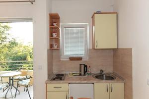 Apartment in Tucepi with terrace, air conditioning, WiFi, washing machine 202-4