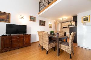 Apartment in Tucepi with terrace, air conditioning, WiFi, washing machine 202-5 
