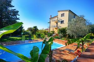 Apartments with pool Albina