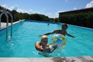 Chalets Gites LE CHAMP RADIS 4 Vakantiehuisjes au bord du Canal de Nivernais : photos des chambres