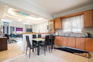 Rafaelas House 2