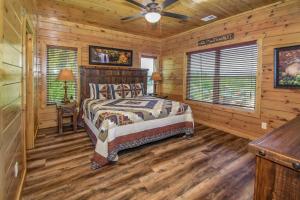 SmokyStays 10 Bedroom Cabin