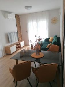 Apartments Jakov