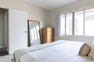 Culver City 1BR nr Trader Joes Restos LAX-291