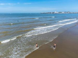 Studio Centre-Ville Royan : Plages et Commerces à Pied, Balcon, Parking Gratuit - FR-1-550-7