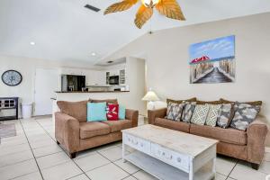 Inviting beach house - walk to beach, shopping & dining