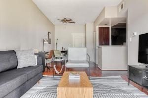 N Hollywood 2BR w Gym Pool nr TJ Shops LAX-591