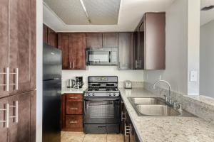 N Hollywood 2BR w Gym Pool nr TJ Shops LAX-591