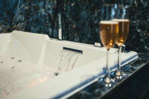 Le Duplex de lEtoile home cinéma jacuzzi et sauna privatif