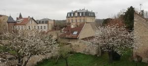 Sejours chez l'habitant Chantilly Villa Quincampoix : Chambre Triple - Vue sur Jardin