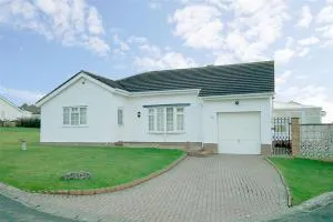 Marie-Lyn - Penrhyn Bay