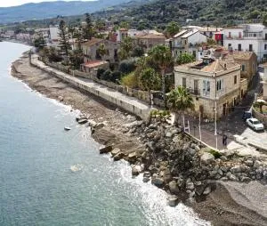 Stanza del pescatore - casa rustica sul lungomare - Caronia