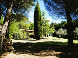 Maisons de vacances Gite en pleine nature - Parc, Piscine, Jacuzzi : photos des chambres