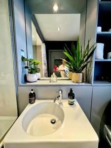 Zen life with Urban Views - E8 Chic