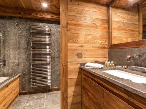 Chalet de luxe 5 pièces avec cheminée et conciergerie à Val-dIsère - FR-1-694-23