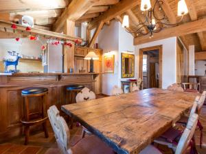 Appartement de standing avec cheminée, 4 chambres, garage et WIFI, Val-dIsère - FR-1-694-25