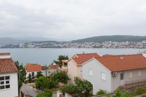 Apartment in Okrug Gornji with sea view, balcony, air conditioning, WiFi 5165-1