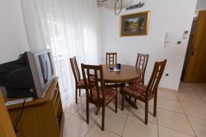 Apartment in Okrug Donji with sea view, balcony, air conditioning, WiFi 5166-1