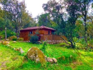 LAravone Lodge